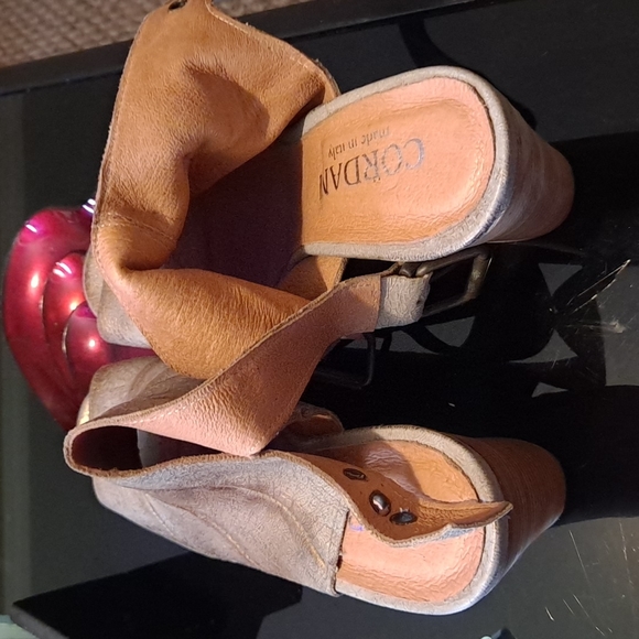 Shoe - Picture 4 of 6